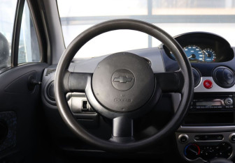 Подержанный автомобиль Chevrolet Spark 2006 года (16 фото)