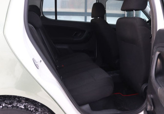 Подержанный автомобиль Skoda Fabia Hatchback 2012 года (12 фото)