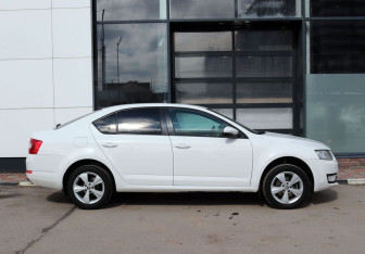Подержанный автомобиль Skoda Octavia Liftback 2014 года (6 фото)