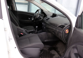 Подержанный автомобиль Renault Megane Wagon 2012 года (13 фото)