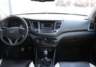 Подержанный автомобиль Hyundai Tucson 2015 года (14 фото)