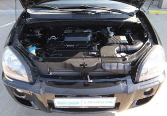 Подержанный автомобиль Hyundai Tucson 2008 года (10 фото)