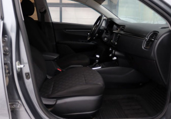 Подержанный автомобиль Kia Rio Sedan 2019 года (13 фото)
