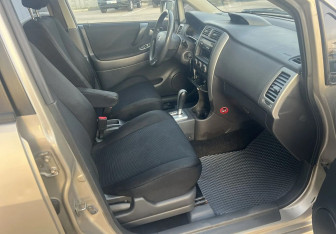 Подержанный автомобиль Suzuki Liana Wagon 2005 года (17 фото)