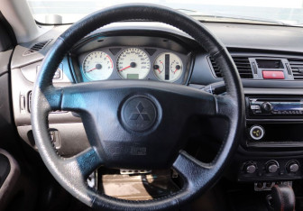 Подержанный автомобиль Mitsubishi Lancer Sedan 2005 года (16 фото)