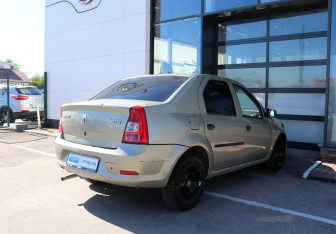 Подержанный автомобиль Renault Logan Sedan 2012 года (8 фото)