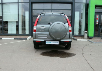 Подержанный автомобиль Honda CR-V 2005 года (4 фото)