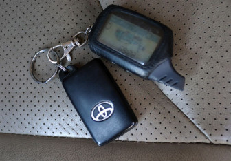 Подержанный автомобиль Toyota RAV4 2011 года (17 фото)