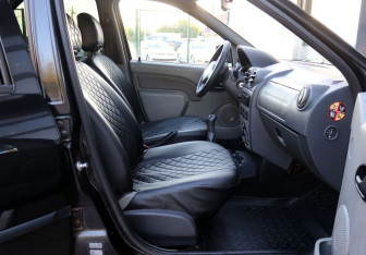 Подержанный автомобиль Renault Logan Sedan 2009 года (13 фото)