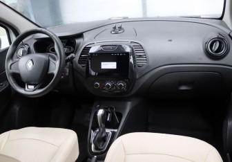 Подержанный автомобиль Renault Kaptur 2018 года (14 фото)