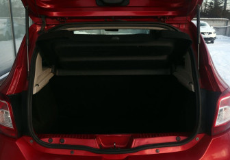 Подержанный автомобиль Renault Sandero 2015 года (11 фото)