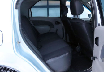 Подержанный автомобиль Renault Logan Sedan 2005 года (12 фото)