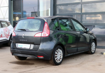 Подержанный автомобиль Renault Scenic 2009 года (5 фото)