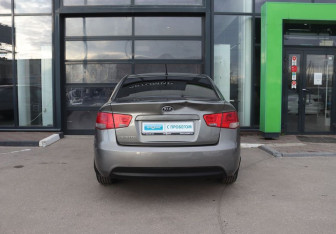 Подержанный автомобиль Kia Cerato Sedan 2011 года (4 фото)
