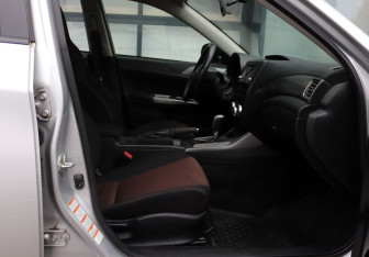 Подержанный автомобиль Subaru Impreza Hatchback 2010 года (12 фото)