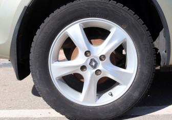 Подержанный автомобиль Renault Logan Sedan 2013 года (16 фото)