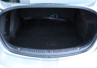 Подержанный автомобиль Mazda 3 Sedan 2011 года (9 фото)