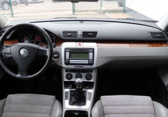 Подержанный автомобиль Volkswagen Passat Wagon 2006 года (14 фото)