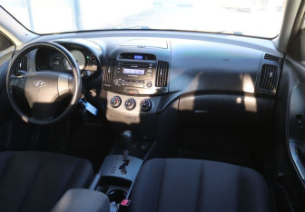 Подержанный автомобиль Hyundai Elantra Sedan 2008 года (13 фото)