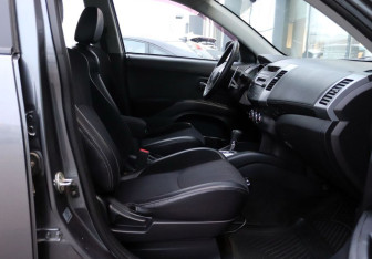 Подержанный автомобиль Peugeot 4007 2011 года (12 фото)