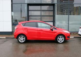 Подержанный автомобиль Ford Fiesta Hatchback 2016 года (6 фото)