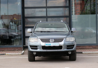 Подержанный автомобиль Volkswagen Touareg 2008 года (3 фото)