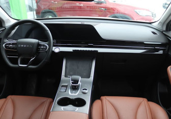 Подержанный автомобиль Omoda C5 2024 года (14 фото)