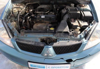 Подержанный автомобиль Mitsubishi Lancer Sedan 2005 года (9 фото)