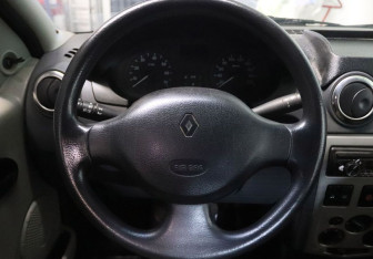 Подержанный автомобиль Renault Logan Sedan 2009 года (16 фото)