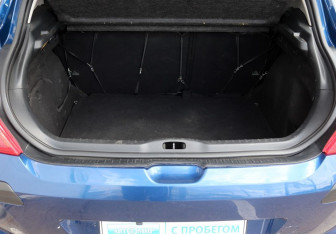 Подержанный автомобиль Peugeot 308 Hatchback 2009 года (15 фото)