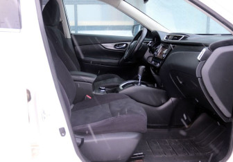 Подержанный автомобиль Nissan X-Trail 2015 года (12 фото)