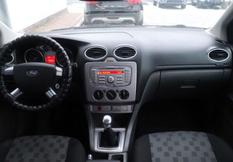 Подержанный автомобиль Ford Focus Sedan 2008 года (14 фото)