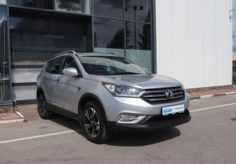 Подержанный автомобиль DongFeng AX7 2018 года (7 фото)