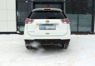Подержанный автомобиль Nissan X-Trail 2015 года (4 фото)