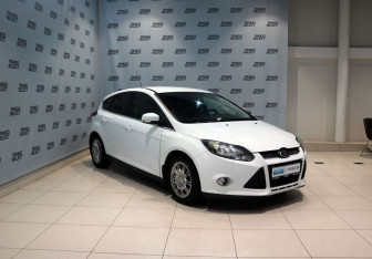 Подержанный автомобиль Ford Focus Hatchback 2012 года (7 фото)
