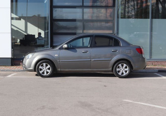 Подержанный автомобиль Kia Rio Sedan 2010 года (2 фото)