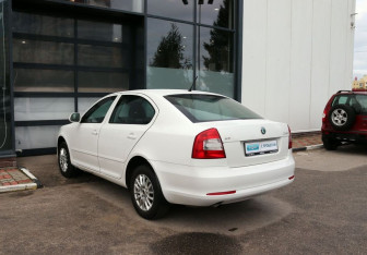 Подержанный автомобиль Skoda Octavia Liftback 2011 года (3 фото)