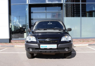 Подержанный автомобиль Chevrolet Niva 2011 года (8 фото)