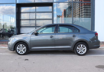 Подержанный автомобиль Volkswagen Polo Sedan 2020 года (2 фото)