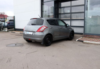 Подержанный автомобиль Suzuki Swift Hatchback 2011 года (5 фото)