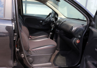 Подержанный автомобиль Nissan Note 2007 года (10 фото)