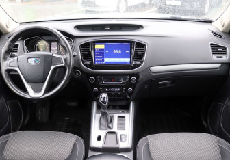 Подержанный автомобиль Geely Emgrand X7 2018 года (13 фото)