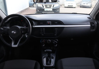 Подержанный автомобиль Kia Rio Hatchback 2020 года (15 фото)