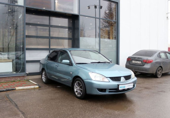 Подержанный автомобиль Mitsubishi Lancer Sedan 2006 года (7 фото)