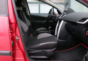Подержанный автомобиль Peugeot 207 Hatchback 2008 года (13 фото)