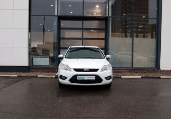 Подержанный автомобиль Ford Focus Sedan 2009 года (8 фото)