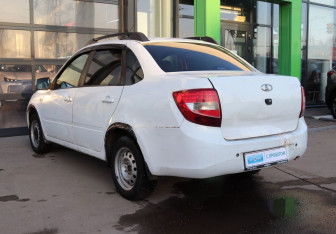 Подержанный автомобиль LADA (ВАЗ) Granta Sedan 2013 года (5 фото)