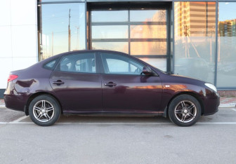 Подержанный автомобиль Hyundai Elantra Sedan 2008 года (6 фото)
