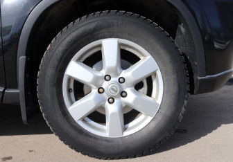 Подержанный автомобиль Nissan X-Trail 2008 года (16 фото)