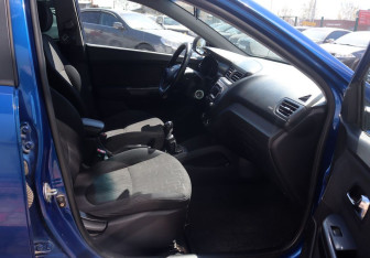 Подержанный автомобиль Kia Rio Sedan 2012 года (11 фото)
